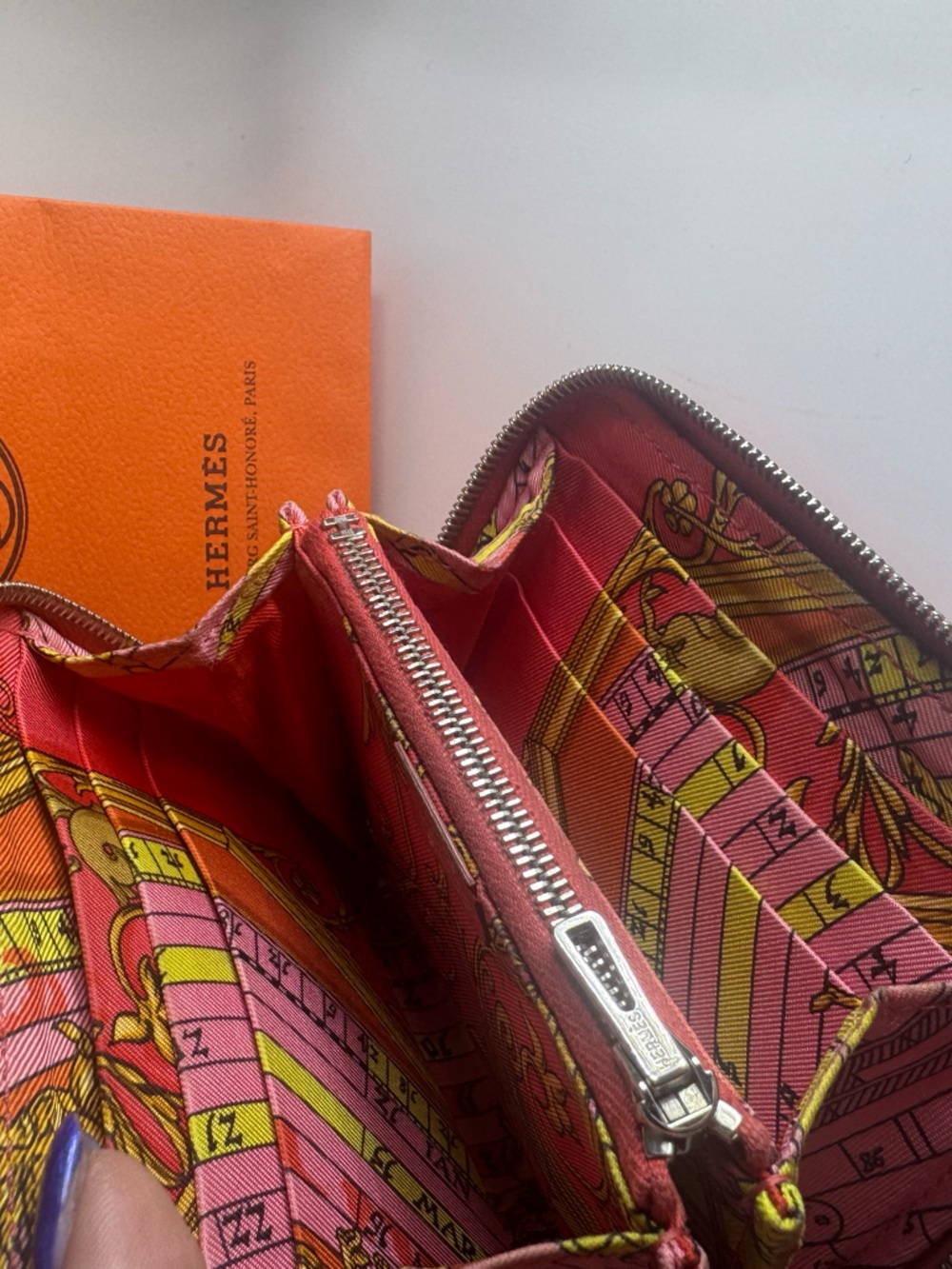 Hermès Silk’In Compact Wallet 2014 Red Silk Scarf Interior W Box Bag Authentic - Picture 4 of 13